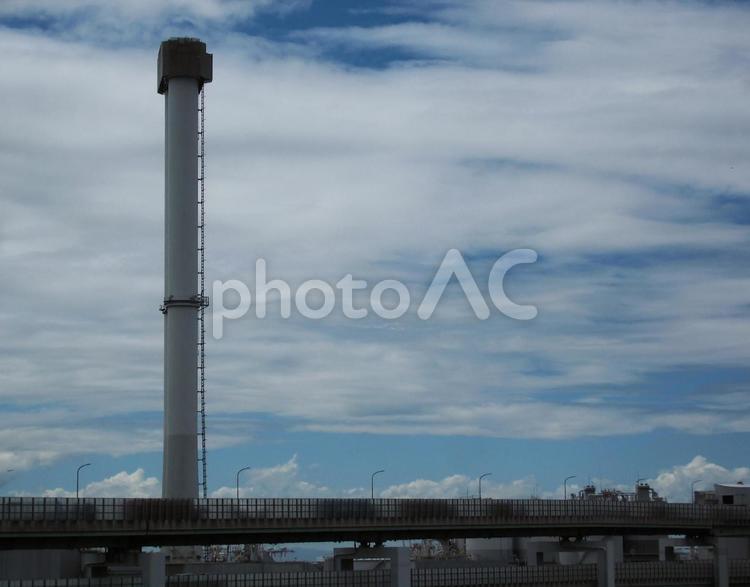 夏の空と煙突 煙突,空,雲の写真素材