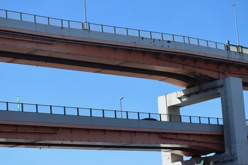 青空と高速道路橋のある街並みの風景 青空,高速道路橋,街並みの写真素材