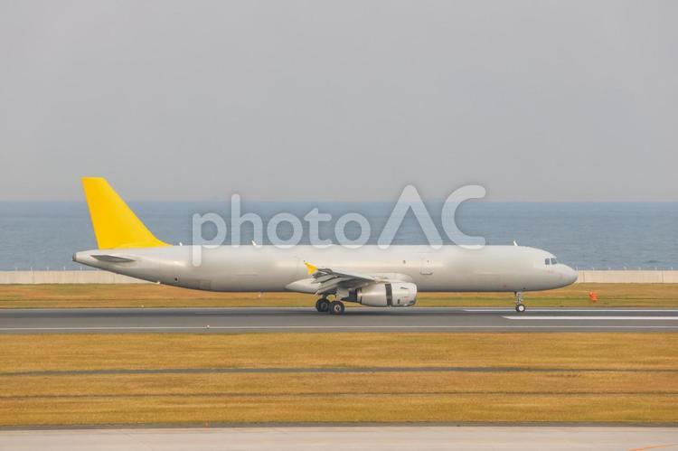 北九州空港の午後、静寂が漂う時間 飛行機,航空機,旅客機の写真素材