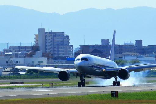 Passenger planes taking off and landing at Osaka International Airport, JPG Passenger planes taking off and landing at Osaka International Airport, airplane, aircraft, take off, JPG