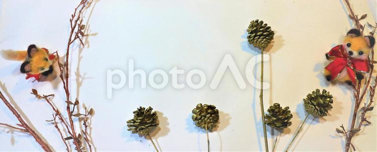 松ぼっくりと羊毛フエルト人形 手芸,羊毛フェルト,羊毛の写真素材
