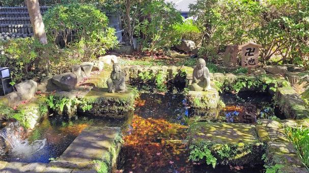 坂東33観音 04番 長谷寺 卍池 坂東33観音 04番 長谷寺 卍池の写真