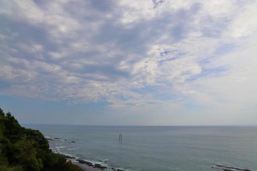 堀切峠 海岸 海 曇り空 堀切峠 海岸 海 曇り空 空,雲,曇りの写真素材