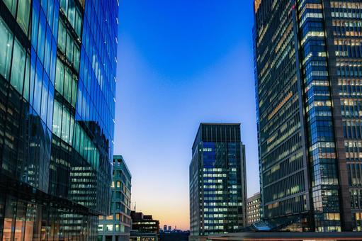 夕暮れの都市 都会,夕暮れ,グラデーションの写真素材