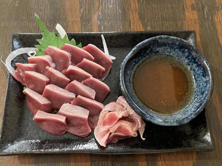 はちきん地鶏の砂肝の刺身 はちきん地鶏の砂肝の刺身の写真