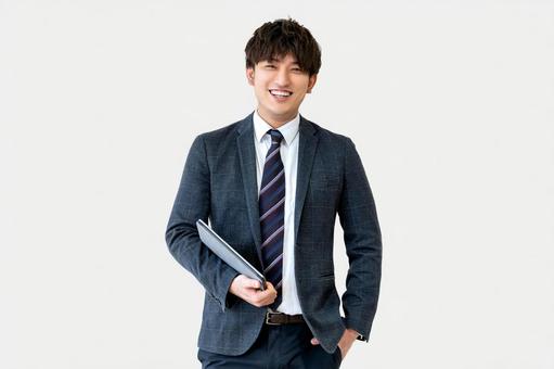 タブレットを持つ笑顔のビジネスマン タブレットを持つ笑顔のビジネスマン 男性,笑顔,ビジネスの写真素材