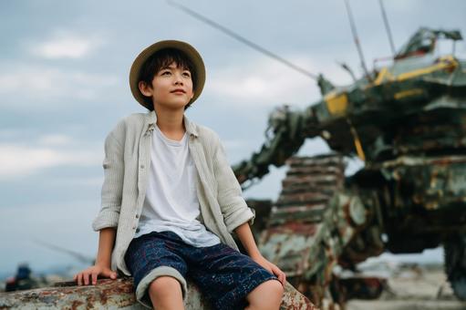 空を見上げる少年とロボット 空を見上げる少年とロボットの写真