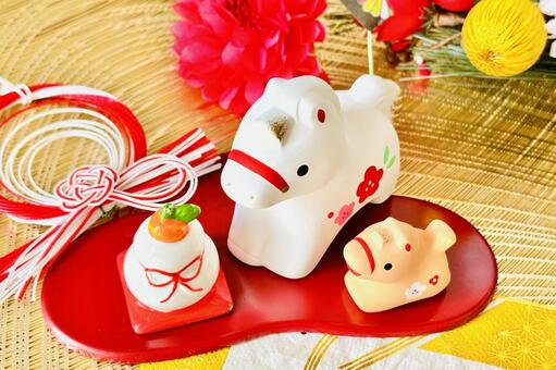 午年の年賀状素材　馬の親子と迎春飾り 午,2026年,午年の写真素材