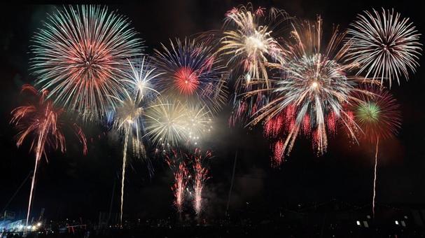 豪勢な花火 関門海峡花火大会,関門海峡,関門橋の写真素材