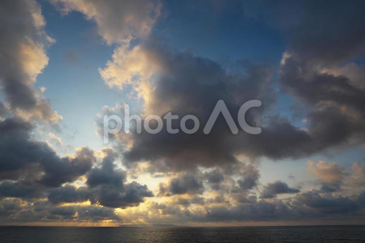 海岸の夕暮れと粟島 海岸,海,水平線の写真素材