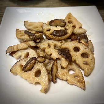 蓮根と椎茸のバター醤油炒め 旦那飯,男の料理,手料理の写真素材