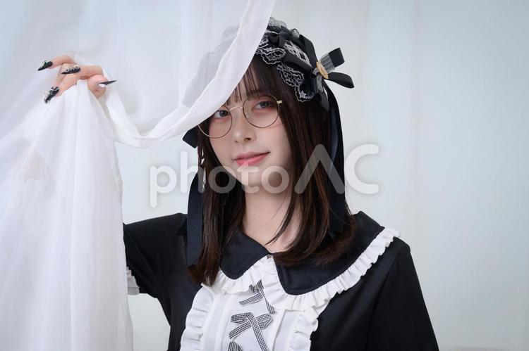 メガネをかけてカメラ目線の地雷系女子 眼鏡,メガネ,20代の写真素材