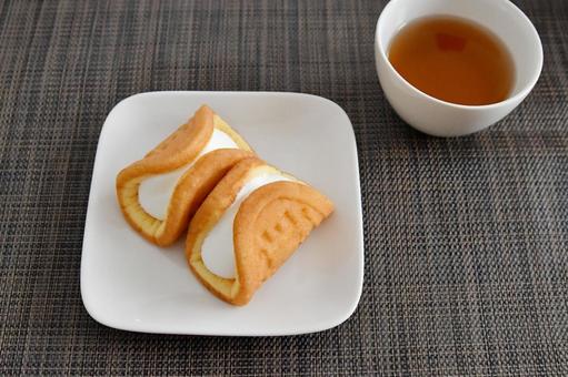 クリームワッフル クリームワッフル,ワッフル,ホイップクリームの写真素材