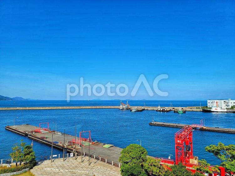 今治港の風景(愛媛県 今治市) 海,海洋,コバルトブルーの写真素材