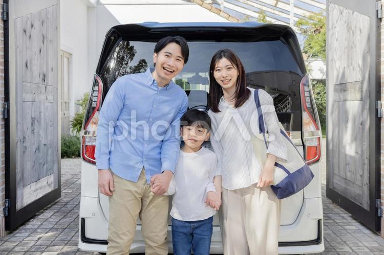 家族旅行 家族,自動車,ドライブの写真素材