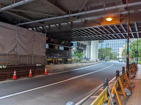 鉄道高架下 工事中 鉄道高架下 工事中の写真