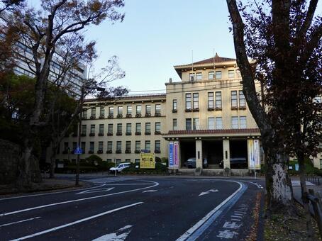 夕方の静岡県庁本館前 静岡県庁,静岡県,静岡市の写真素材