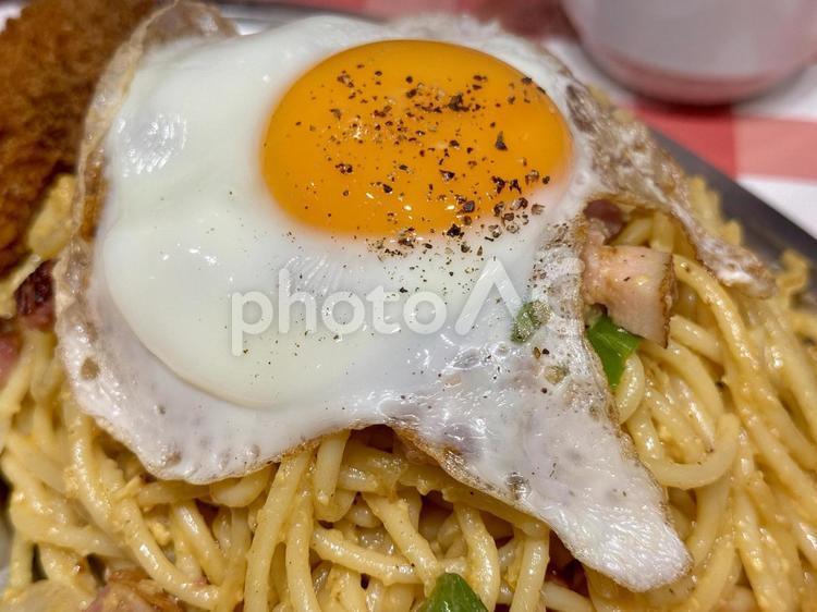 喫茶店の塩焼きそばの目玉焼き 塩焼きそば,焼きそば,麺の写真素材