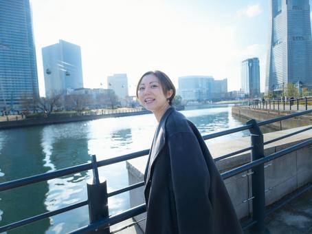 30:港のビジネスウーマン 30:港のビジネスウーマンの写真