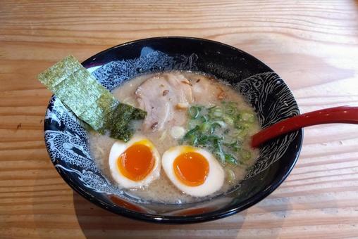 ラーメン ラーメン,とんこつラーメン,チャーシューの写真素材