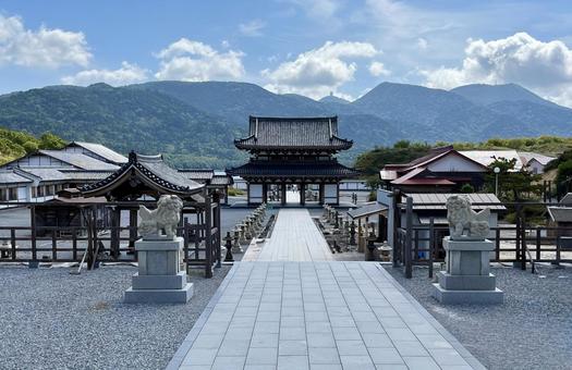 恐山・参道と門 恐山,霊場,イタコの写真素材