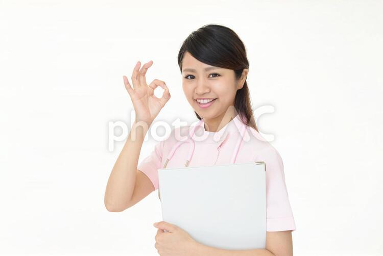 OKサインを出す笑顔の看護師 女性,女,看護師の写真素材