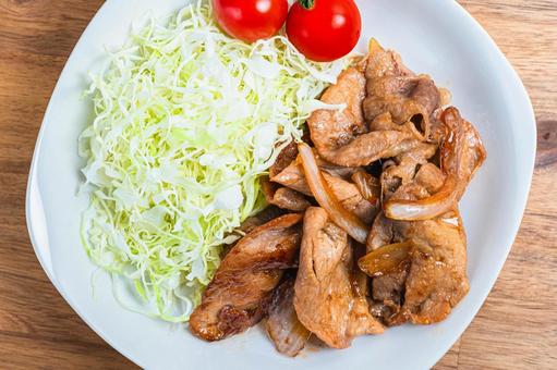 生姜焼きと千切りキャベツの盛り付け 生姜焼きと千切りキャベツの盛り付け 生姜焼き,豚肉,炒め物の写真素材