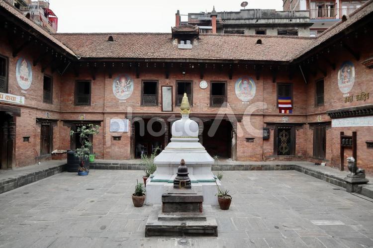 インド　バクタプル　寺院の中庭　正面 海外,ネパール,旅行の写真素材