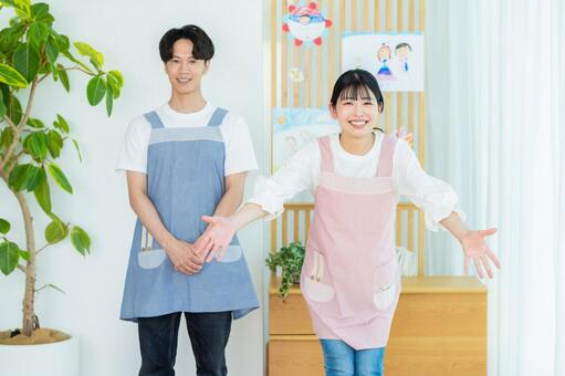 保育園で働く保育士さん 保育園,保育士,笑顔の写真素材