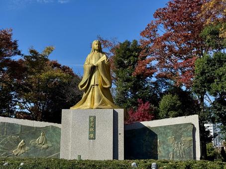 秋の昼間の紫式部公園　11月　紅葉 秋,紫式部公園,紅葉の写真素材