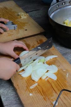 キャンプ キャンプ 飯盒炊爨,飯盒炊飯,林間学校の写真素材