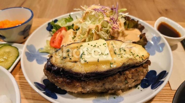 ハンバーグ　ナスのバター焼き ハンバーグ,ナス,バター焼きの写真素材