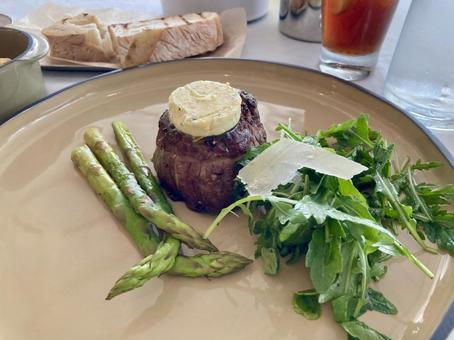 メインのお肉 メインのお肉 ディナー,夕食,お肉の写真素材