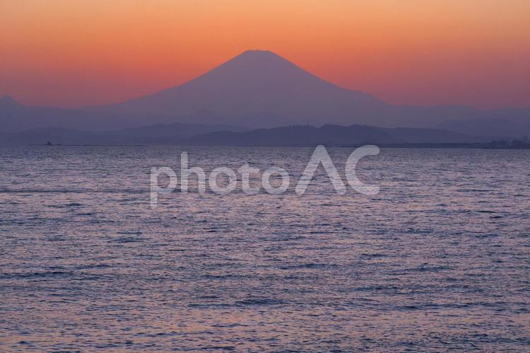 夕暮れの湘南の海と富士山 湘南,富士山,富士の写真素材