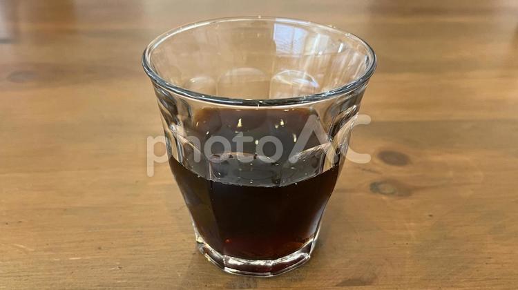 コーヒー（グラス、少量、ヨコ） コーヒー,ブラックコーヒー,カフェインの写真素材