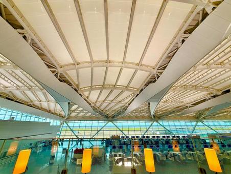 吹き抜けが美しい羽田空港第2ターミナル 吹き抜けが美しい羽田空港第2ターミナル 空港,ターミナル,絶景の写真素材