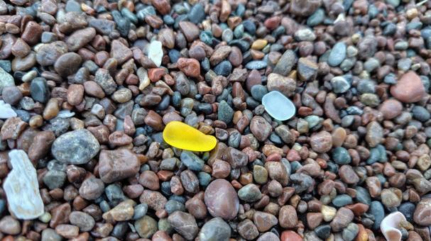 波打ち際のガラスの石 海岸,海,波の写真素材