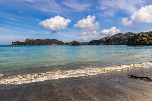 小笠原諸島・父島 扇浦海岸から望む風景 小笠原諸島・父島 扇浦海岸から望む風景の写真