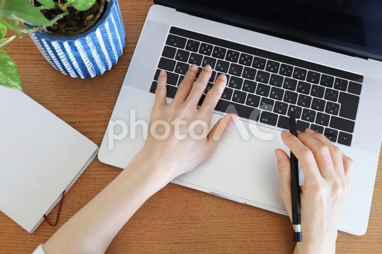 パソコン　オンライン学習 パソコン,ノートパソコン,pcの写真素材