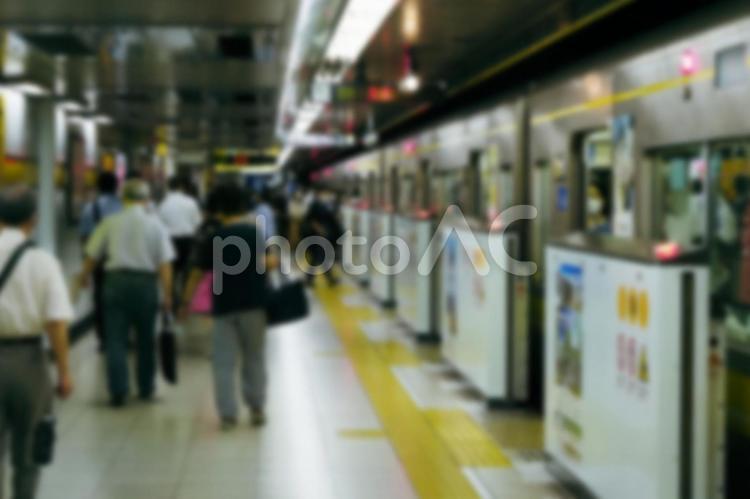 電車を利用する人々 ビジネス,地下鉄,ビジネスイメージの写真素材