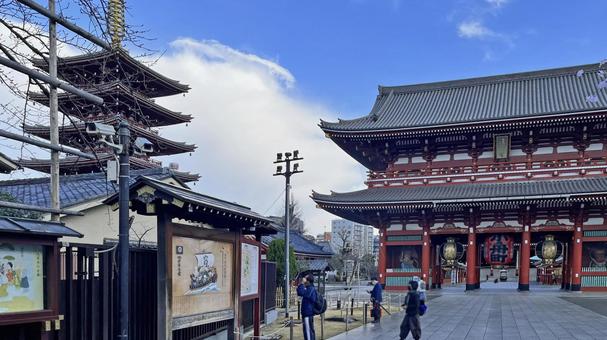 坂東33観音 13番 浅草寺 宝蔵門と塔 坂東33観音 13番 浅草寺 宝蔵門と塔 浅草寺,金龍山,宝蔵門の写真素材