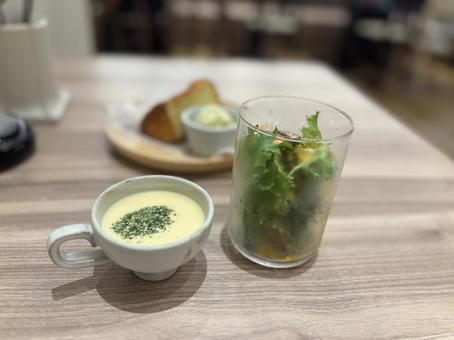 スープとサラダのセット スープとサラダのセット の写真