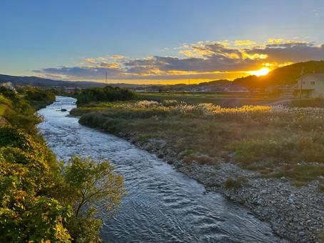 夕暮れ時 夕暮れ,夕焼け,夕日の写真素材