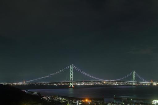 夜の明石海峡大橋のイルミネーション 夜の明石海峡大橋のイルミネーション 明石海峡大橋,橋,吊り橋の写真素材