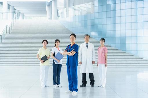 病院で働く医療スタッフ 医師,笑顔,医療スタッフの写真素材