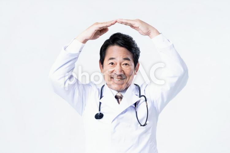OKサインのミドルの医師 ok,医師,男性の写真素材