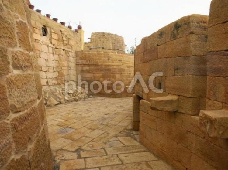 インド　ジャイサルメールの路地裏　16 路地,石畳,インドの写真素材