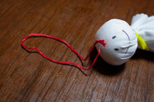 アンニュイな表情のてるてる坊主 てるてる坊主,晴れ,天気の写真素材