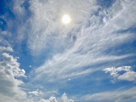 太陽と雲 太陽と雲の写真