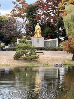 秋の夕方　福井県紫式部公園 紫式部公園,福井県,庭園の写真素材